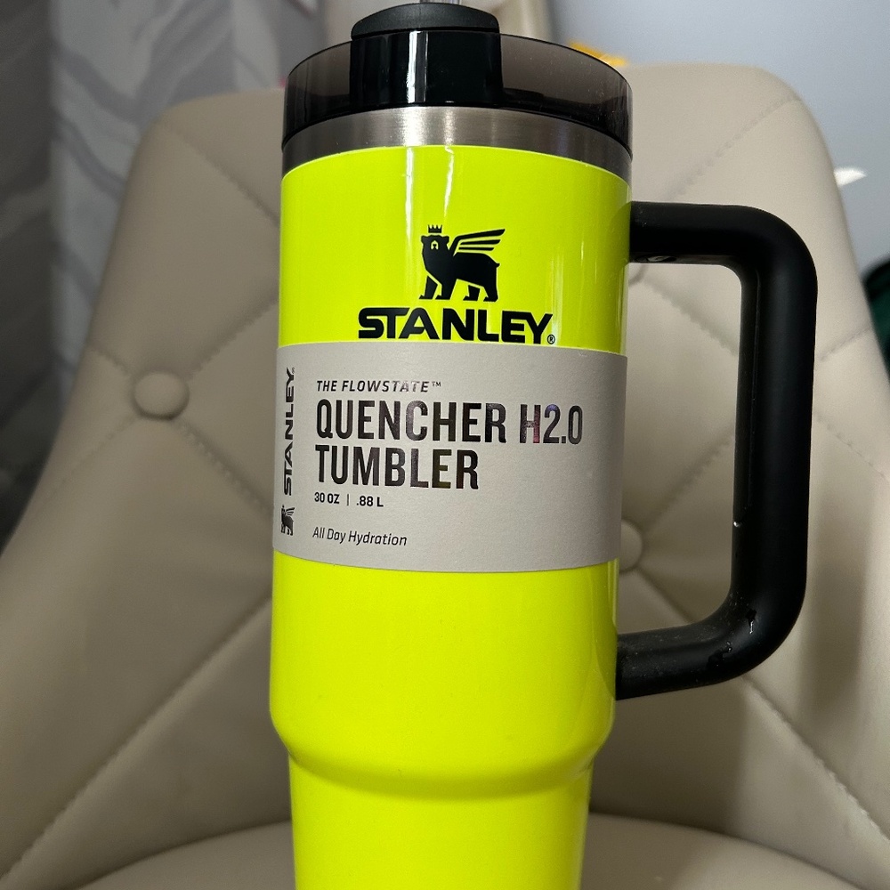 Stanley 30 oz Neon Yellow Cup Flowstate Quencher Tumbler Brand New